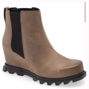 SOREL Joan of Arctic III Waterproof Wedge Chelsea Boot Size 9.5 Taupe